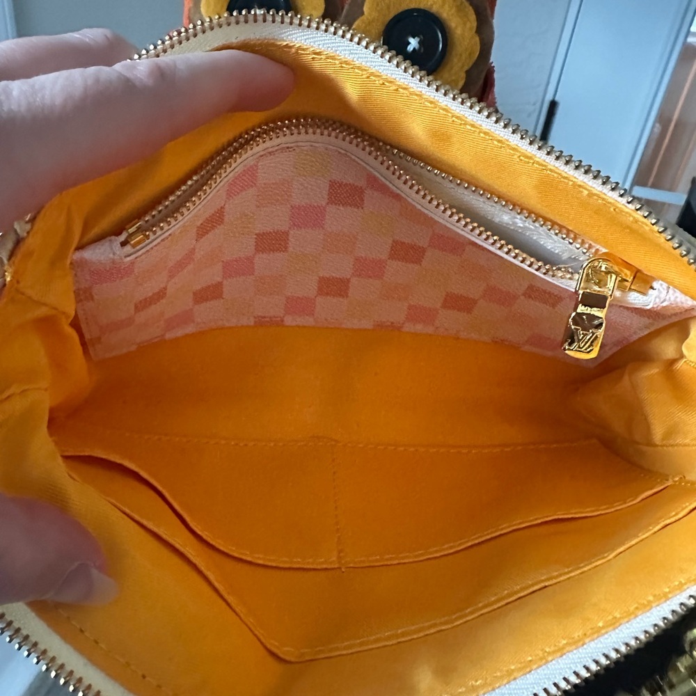 💓PENDING💓LV Pastel Checkered Clutch Pouchette Pouch chain - Picture 5 of 7
